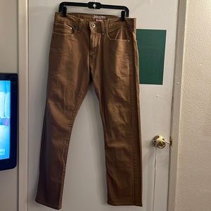 Denizen by Levi’s tan jeans. 232 slim straight fit. 32x30
